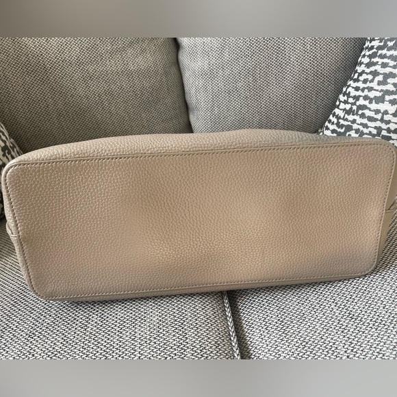 Tory Burch Perry Pebbled Leather Tote in French Gray - Picture 5 of 9